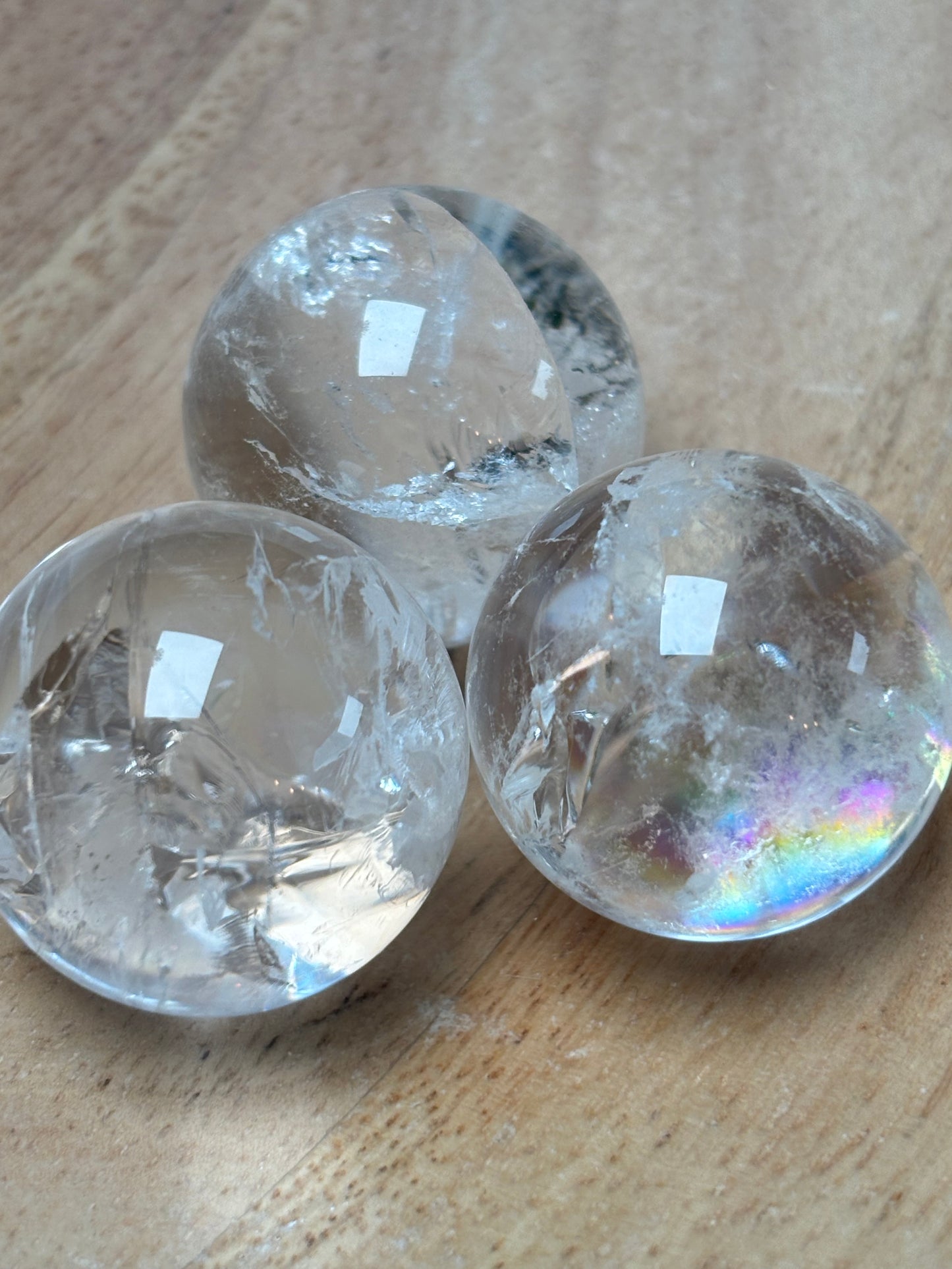 Bergkristall Mini Kugeln mit Regenbögen