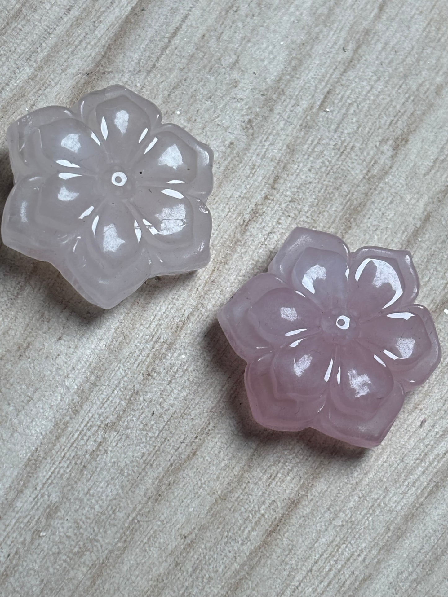 Carving Rosenqaurz Blume