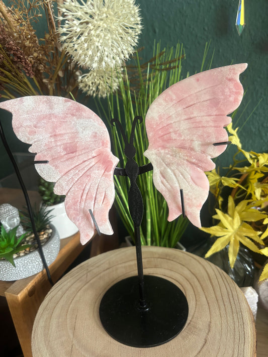 Pink Opal Schmetterling auf Stand