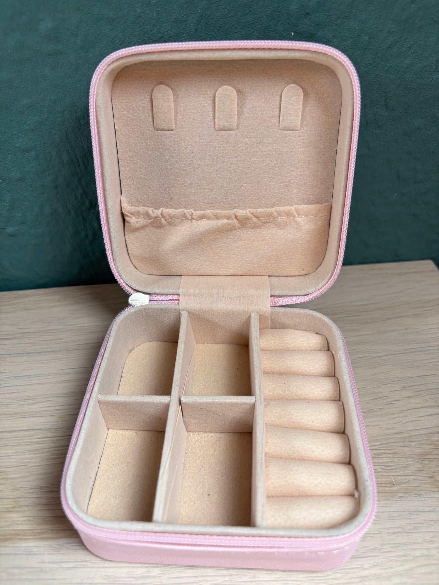 Schmuckkästchen - Elegante Aufbewahrung für Ringe, Ketten & Ohrringe