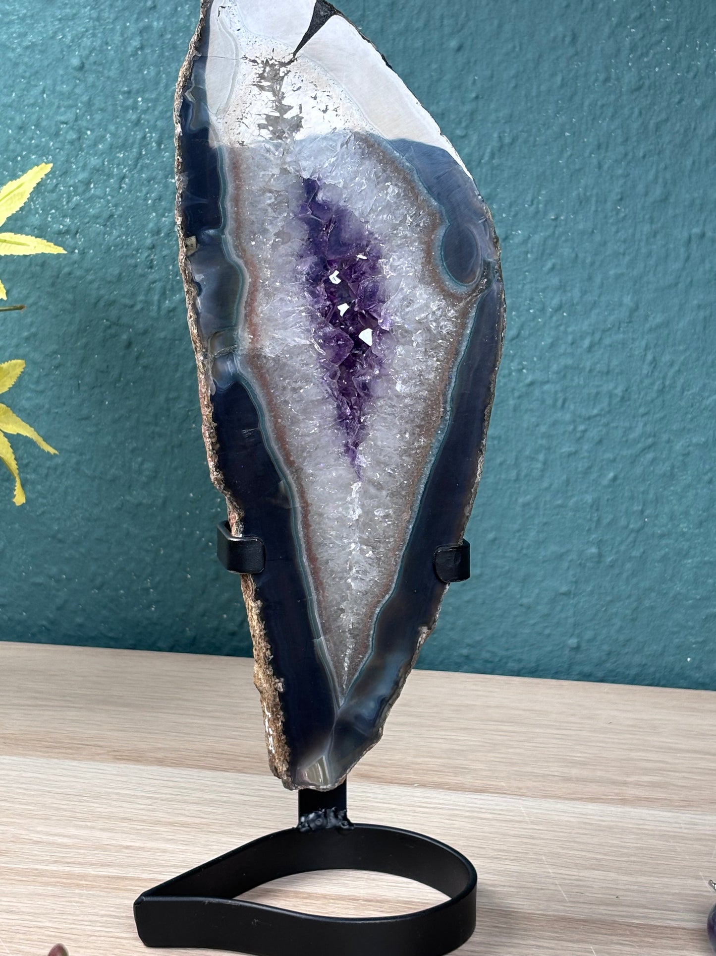 Achat-Amethyst-Scheibe auf Blatt-Metallstand - Brasilien