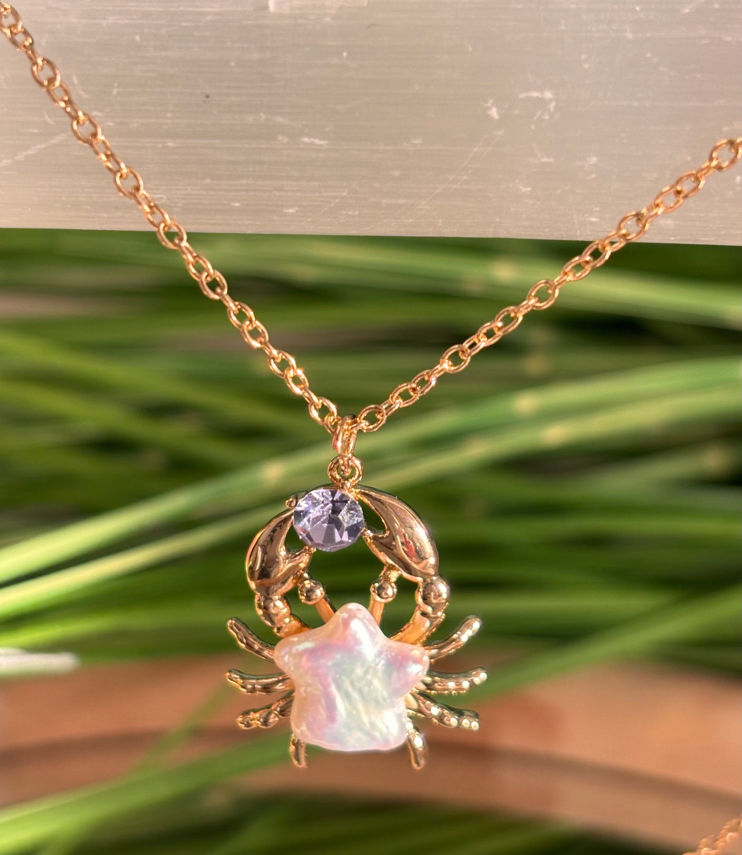 Kette aus Kupfer mit Anhänger Krebs und Amethyst und Perle