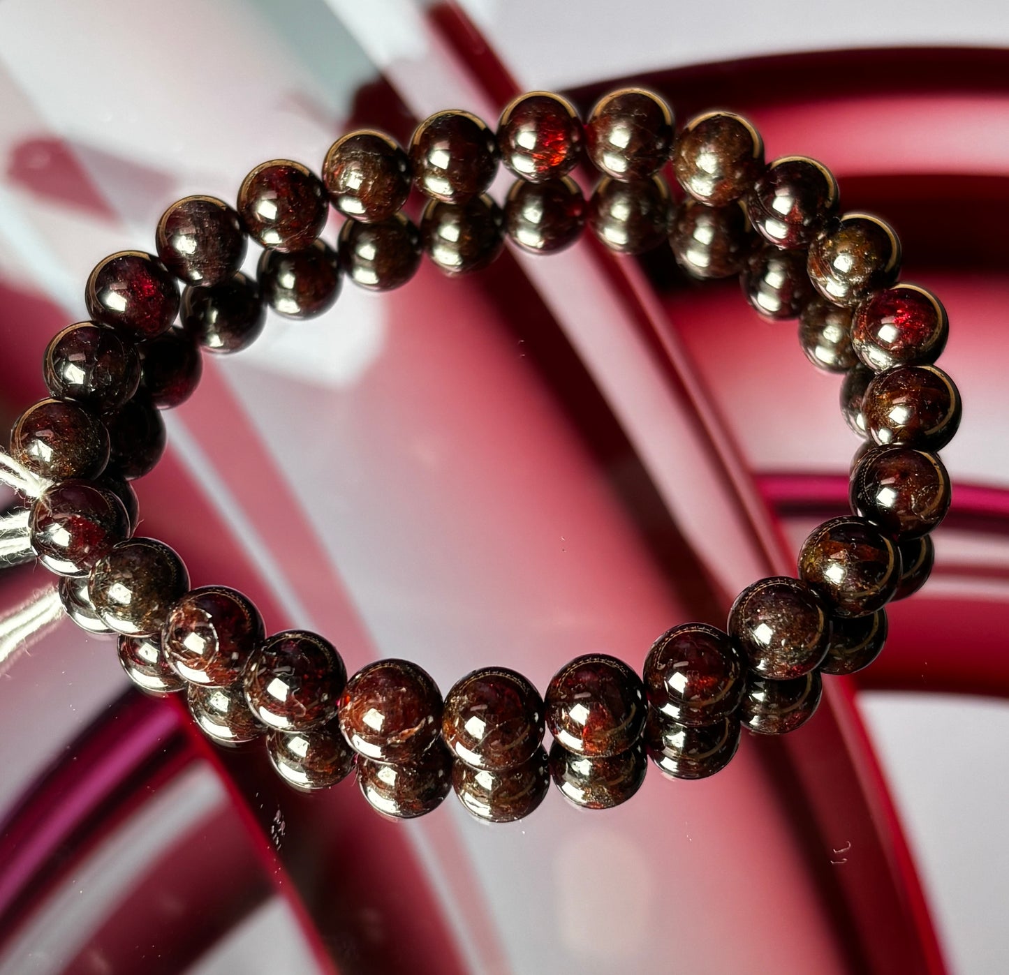 Granat Armband – 7,6mm Perlen auf Gummiband