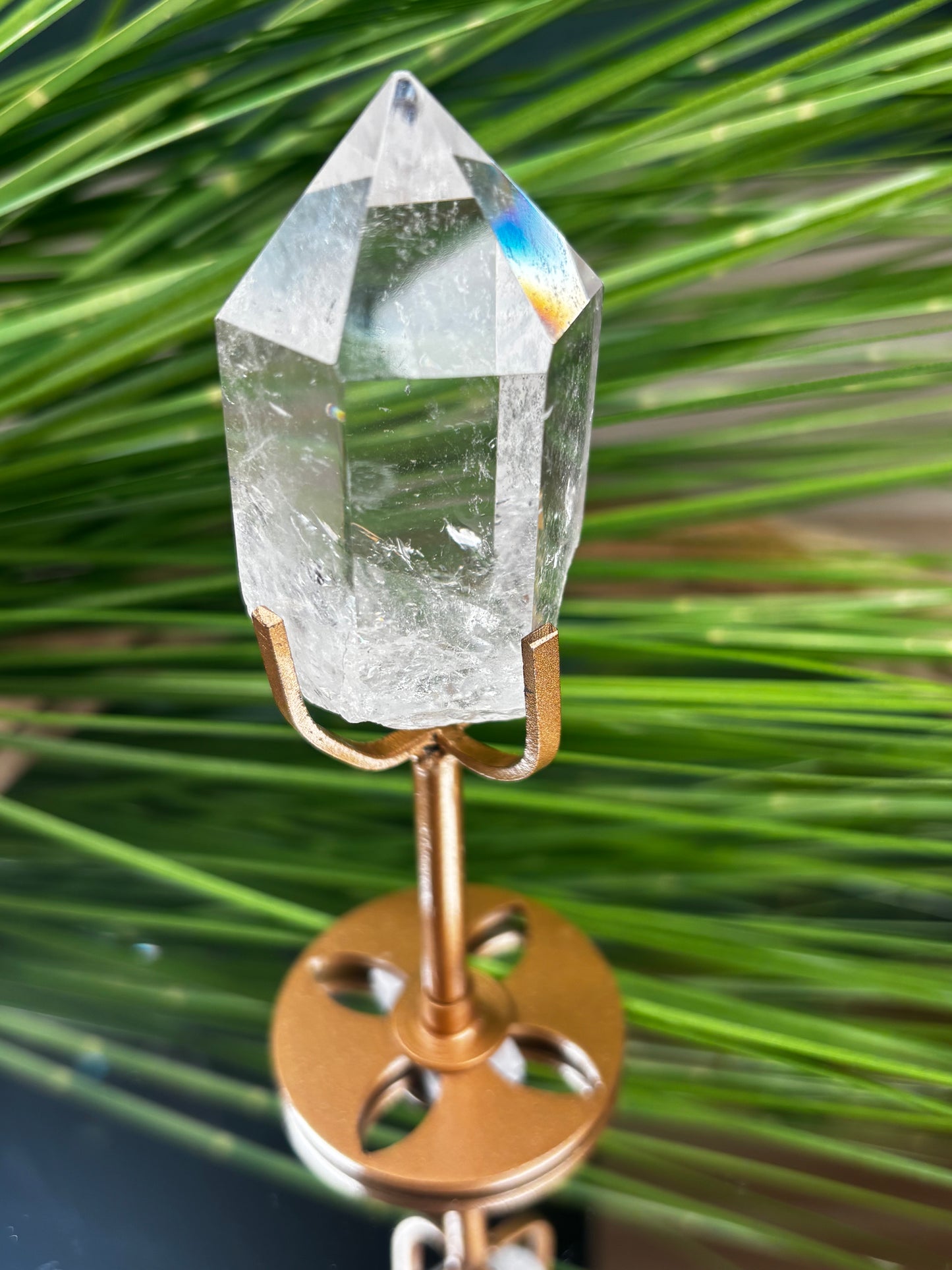 Bergkristall Spitze im Stand – 13 cm