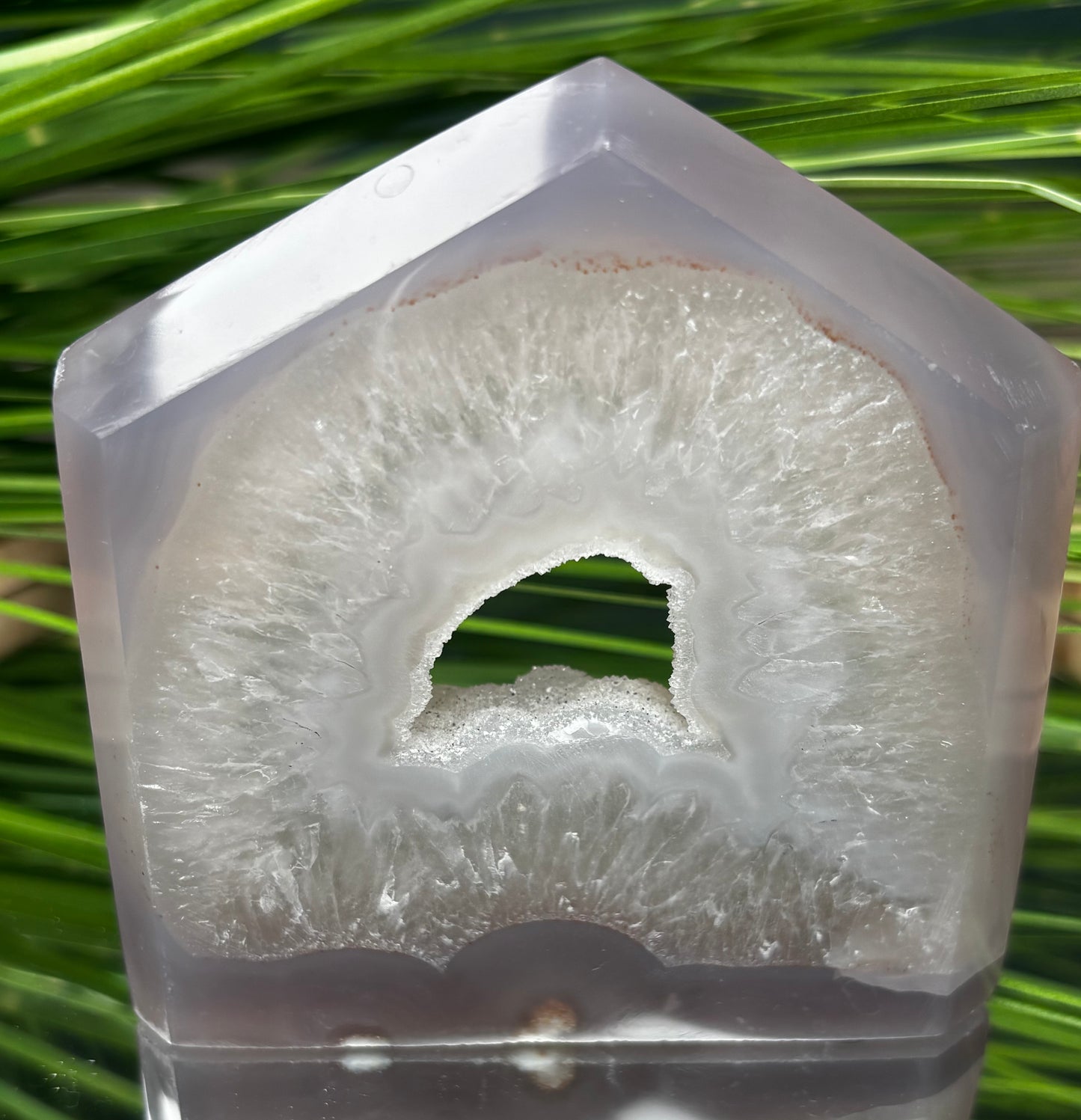 Achat Freiform mit Drusen in der Mitte