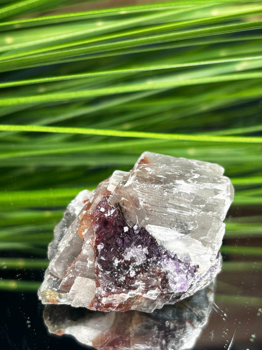 Amethyst Cluster mit weißen Calcit