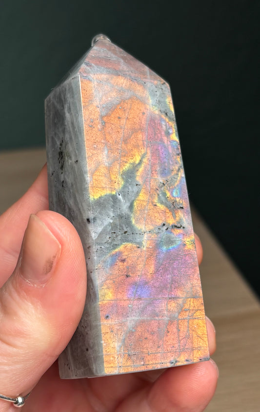 Labradorit Türme Orange-Pink-Gelb Töne