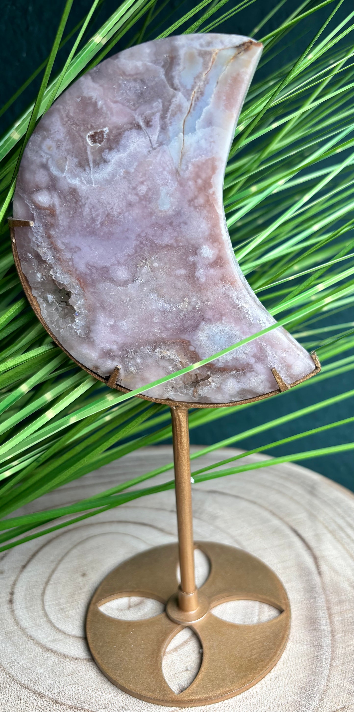 Pink Amethyst Mond auf Gold Stand 20 cm - Deko-Highlight