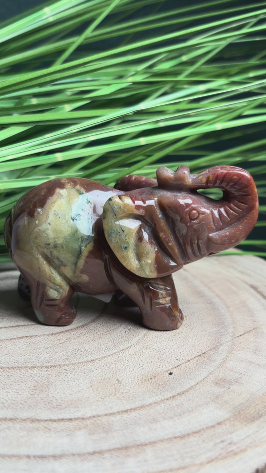 Jaspis Elefant 9,6 cm - Handgeschnitzter Edelstein