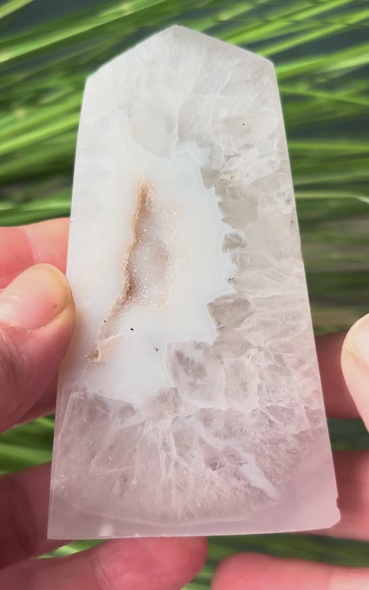 Achat Freiform mit Druse in der Mitte