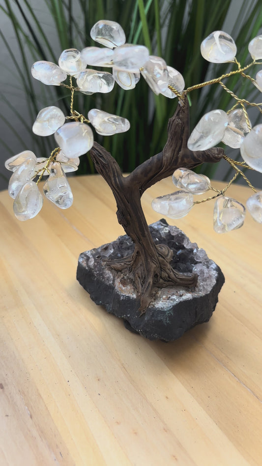 Bergkristall Baum auf Amethyst